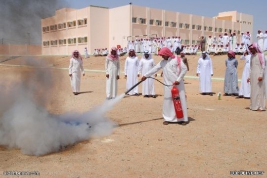  مجمع القويعية التعليمي ينفذ محاضرة عن الدفاع المدني‎ 